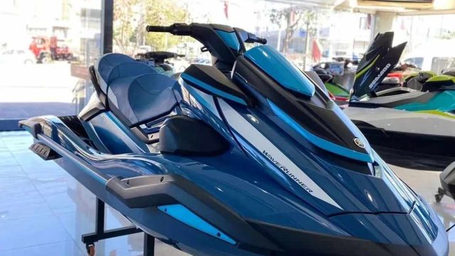 2024-Yamaha-Waverunners-FX-Cruiser-HO1